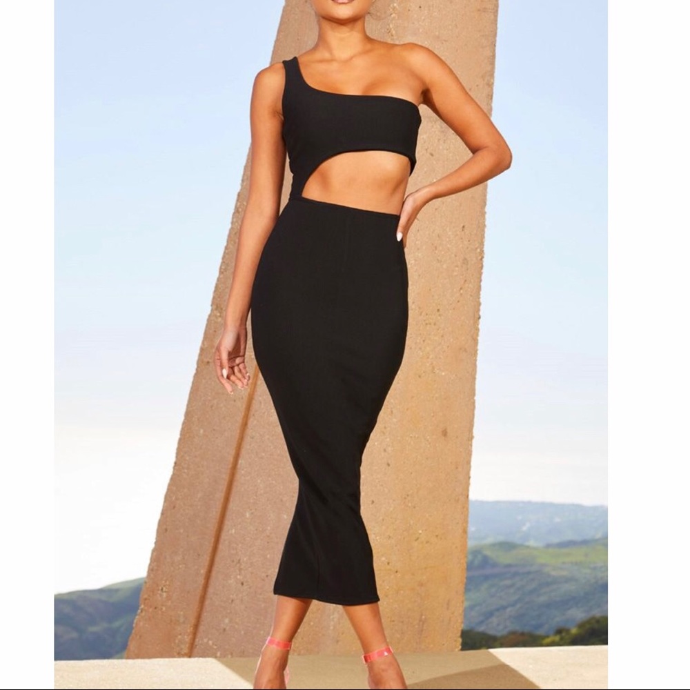 PrettyLittleThing Shoulder Cut out Midaxi Dress